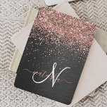 Cubierta De iPad Mini Rosa personalizado Purpurina de oro Monograma de e<br><div class="desc">Personalice fácilmente este elegante diseño de diseño de portada para iPad con purpurina brillante rosa de oro sobre fondo metálico negro cepillado.</div>
