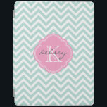 Cubierta De iPad Monograma del Personalizado de cheurón de tinta y<br><div class="desc">El estuche para iPad de moda de moda y estilizado presenta un patrón de chevron de zigzag preppy personalizado con su nombre de monograma e inicial en un marco de quatrefoil giratorio. Haga clic en Personalizar para cambiar los tipos de letra y los colores del texto para crear un diseño...</div>