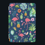Cubierta Para iPad Mini Flamencos rosas y patrón tropical colorido<br><div class="desc">Flores tropicales de colores,  animales,  flamencos,  piña,  cactus patrón sin fisuras con color de fondo azul marino cambiable.</div>