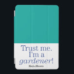 Cubierta Para iPad Mini Soy jardinero<br><div class="desc">El Trust Me, soy un diseño Gardener es perfecto para el jardinero en tu vida. Birds & Blooms es la revista de pájaros y jardines #1 en Norteamérica. Nos enorgullecemos de celebrar la "belleza en tu propio patio" cubriendo una amplia gama de temas como observar aves, atraer colibríes, construir casas...</div>