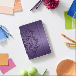 Cubierta Para iPad Mini Textura metálica profunda y púrpura y encaje flora<br><div class="desc">Elegante textura metálica púrpura y encaje floral púrpura</div>