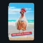 Cubierta Para iPad Mini Tipo Chillin del gallo en la playa en troncos de<br><div class="desc">¡Divertido del sentir bien! Avanti,  el humor global Brand™ ha estado entreteniendo el mundo con sus tarjetas de felicitación seriamente divertidas por más de 35 años. Nuestros caracteres viven vida al más lleno y celebran el humor en vida cotidiana.</div>