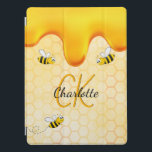 Cubierta Para iPad Pro Abejas de burbujas panes de miel monograma de gote<br><div class="desc">Fondo amarillo y blanco con un patrón de abeja y abejas sonrientes felices. Decorado con miel dulce y dorada goteando. Personalice y agregue su nombre y sus iniciales de monograma,  letras doradas y negras. El nombre se escribe con un guión de estilo con letras a mano.</div>
