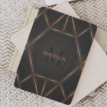 Cubierta Para iPad Pro Black Gold Luxury Modern Minimal Resumen<br><div class="desc">Una elegante cubierta abstracta estilo iPad con un diseño geométrico dorado y negro. Personalice con su monograma y nombre.</div>