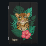 Cubierta Para iPad Pro Bonito Jungle Leopard Floral Art | Negro | Nombre<br><div class="desc">Esta impresionante cubierta de ipad cuenta con un leopardo dibujado a mano/pintado, con hojas de selva tropical y una flor de hibisco rosa brillante sobre un fondo de color personalizado (que se muestra en negro). Se incluye una plantilla de texto para facilitar la personalización. Moderna, hermosa y única - ¡hace...</div>