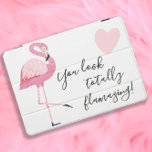 Cubierta Para iPad Pro Cita de flamenco muy fino blanco rosado<br><div class="desc">Cuidada portadora para iPad Pro flamingo rosa con texto,  "Te ves totalmente asombrosa".</div>