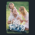 Cubierta para iPad Pro con guiones fletados por ma<br><div class="desc">Portada pro iPad de personalizable con caligrafía moderna. Personaliza agregando tu foto familiar favorita.</div>