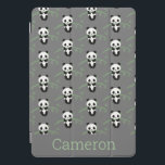 Cubierta Para iPad Pro Cuto Panda Bear Patrón de Bambú Gris Nombre person<br><div class="desc">Este lindo estuche para iPad presenta un caprichoso patrón de osos panda escalando bambú en gris. Personalízalo con tu nombre. ¡Buena idea de regalo!</div>