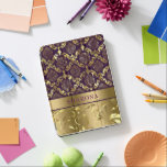 Cubierta Para iPad Pro Damascates con flores doradas y púrpura y Swirls<br><div class="desc">Elegante dorado y diseño de damasco floral de color violeta y giratorio con monograma de personalizable.</div>
