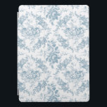 Cubierta Para iPad Pro Elegante tela floral azul y blanca grabada<br><div class="desc">Elegante vintage inspirado en el estampado de tela floral azul polvoriento grabado con rosas,  viñas y rollos sobre un fondo blanco. El patrón sin foco puede ampliarse o reducirse.</div>