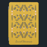 Cubierta Para iPad Pro Flor folclórica amarilla escandinava personalizada<br><div class="desc">Dibujo de flores folclóricas de estilo escandinavo moderno en amarillo,  rosa y gris,  personalizado con tu nombre.</div>