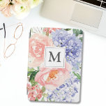 Cubierta Para iPad Pro Floral de primavera rosa azul de color de agua mon<br><div class="desc">Personalice su tecnología con nuestra cubierta de aire para iPad floral Blue Primavera Rosa Floral de color de agua monogramada. Con una encantadora mezcla de acuarela de hidraangea azul, peonía rosada y rosa, esta belleza pastel aporta la esencia de la primavera a su equipo. Elegante, único y con un toque...</div>