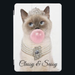 Cubierta Para iPad Pro Gato Princesa Soplando Goma De Burbuja<br><div class="desc">¡Clásico y elegante! | Avanti,  la marca de humor global ha estado entreteniendo al mundo con sus tarjetas de felicitación Feel Good Funny durante más de 40 años. Nuestros personajes viven la vida al máximo y celebran el humor en la vida cotidiana.</div>