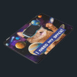 Cubierta Para iPad Pro Gato VR en el espacio<br><div class="desc">¡Necesito mi espacio! | Avanti,  la marca de humor global ha estado entreteniendo al mundo con sus tarjetas de felicitación Feel Good Funny durante más de 40 años. Nuestros personajes viven la vida al máximo y celebran el humor en la vida cotidiana.</div>