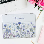 Cubierta Para iPad Pro Jardín de flores silvestres de color azul monogram<br><div class="desc">Añade un toque personal a tu iPad con nuestra cubierta de flores silvestres azul monogramada. Disfrute de la belleza de las flores azules,  perfectas para los amantes de los colores florales y azules que buscan un aspecto moderno y elegante.</div>
