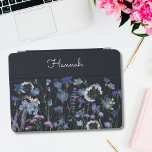 Cubierta Para iPad Pro Jardín de flores silvestres de color azul monogram<br><div class="desc">Añade un toque personal a tu iPad con nuestra cubierta de flores silvestres azul monogramada. Disfrute de la belleza de las flores azules,  perfectas para los amantes de los colores florales y azules que buscan un aspecto moderno y elegante.</div>