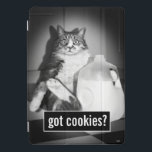 Cubierta Para iPad Pro Leche de gato de jug<br><div class="desc">¿Tienes galletas? | Avanti,  la marca de humor global ha estado entreteniendo al mundo con sus tarjetas de felicitación Feel Good Funny durante más de 40 años. Nuestros personajes viven la vida al máximo y celebran el humor en la vida cotidiana.</div>