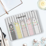 Cubierta Para iPad Pro Llamas personalizadas de color retro<br><div class="desc">El diseño de los productos incluye un ilustracion de llamas retro y coloridas. Este adorable diseño animal con rayas blancas hace de los niños una cubierta para iPad moderna y única con texto personalizado y color de fondo.</div>