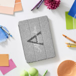 Cubierta Para iPad Pro Monograma de Purpurina plateado y espárragos<br><div class="desc">Purpurina de Faux Plata y Funda Sparkle Elegant Monograma. Este funda se puede personalizar para incluir su nombre inicial y su nombre de pila.</div>