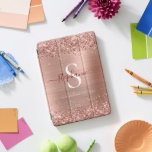 Cubierta Para iPad Pro Monograma Rosa Faux-Purpurina Girly Glam<br><div class="desc">Esta fabulosa cubierta para iPad presenta un fondo metalizado subió de color dorado y bordes espumosos Faux-Purpurina. Añade tu nombre e inicial para un toque personal. Perfecto para ser elegante cuando se va.</div>