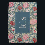 Cubierta Para iPad Pro Monograma William Morris, floral rosa rojo vintage<br><div class="desc">Este diseño sencillo y elegante presenta un elegante y oscuro diseño de tapices florales rojos y rosas inspirado por William Morris. Proteja su tablet iPad con estilo. Añadir un nombre para personalizarlo. Hace un gran Navidad o un regalo del Día de la Madre. Creado por Simply Farmhouse Press.</div>