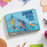 Cubierta Para iPad Pro NADAR. BIKE. CORREN. TRIATHLON desde 20XX<br><div class="desc">Funda para iPad inspirada en el triatlón, diseñada especialmente para los aficionados al multideporte como tú. Esta llamativa portada muestra una dinámica imprenta con un nadador, ciclista y corredor, simbolizando los tres pilares de la triatlón. El diseño vibrante se destaca sobre un llamativo fondo azul, creando un accesorio visualmente atractivo...</div>