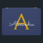 Cubierta Para iPad Pro Navy Blue Gold Modern Script Girly Monograma Nombr<br><div class="desc">Monograma de Navy Blue y Gold Simple Script Nombre Funda de portátil. Esto hace que el dulce perfecto cumpleaños 16,  boda,  ducha de novia,  aniversario,  ducha de bebé o fiesta de soltera sea regalo para alguien que ama el lujo glam y los estilos de moda.</div>