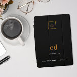 Cubierta Para iPad Pro Negocio del logotipo del nombre del monograma dora<br><div class="desc">Fondo negro,  texto blanco y dorado. Personalice y agregue el logotipo de su empresa,  las iniciales del monograma,  el nombre y un texto (o elimine)</div>