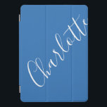 Cubierta Para iPad Pro Nombre personalizado del guión minimalista Azul fr<br><div class="desc">Nombre de tipografía de guión minimalista en estuche francés azul y blanco para iPad</div>