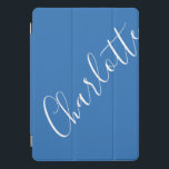 Cubierta Para iPad Pro Nombre personalizado del guión minimalista Azul fr<br><div class="desc">Nombre de tipografía de guión minimalista en estuche francés azul y blanco para iPad</div>