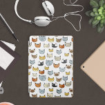 Cubierta Para iPad Pro Patrón de doodle de cara de gato<br><div class="desc">Colección de garrapatas divertidas,  con piel coloreada en tonalidades y marcas únicas y arregladas en un patrón repetible. Estas caras de gatos fueron dibujadas a mano originalmente con lápiz y lápiz y luego transferidas a un formato vectorial para impresiones a gran escala!</div>