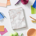 Cubierta Para iPad Pro Piedra de mármol de imitación blanca y oro Rosa<br><div class="desc">Elegante y moderno modelo de piedra de imitación de rosa-oro de moda para monograma personalizado.</div>