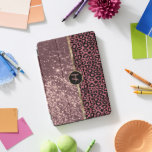 Cubierta Para iPad Pro Piel de leopardo y Rosa polvoriento<br><div class="desc">Motivo de piel de leopardo y Rosa polvoriento.Tapa del iPad lista para que usted personalizar. ⭐ Este Producto es 100% Personalizable. *****Haga clic en el BOTÓN PERSONALIZAR para agregar, borrar, mover, cambiar de tamaño, cambiar de lugar, girar, etc... cualquiera de los gráficos o texto o utilice los cuadros de relleno....</div>