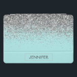 Cubierta Para iPad Pro Purpurina de plata azul Aqua verde azulada Monogra<br><div class="desc">Verde azulado Aqua Blue y Silver Sparkle Purpurina Monograma Nombre Laptop Funda. Esto hace que el dulce perfecto cumpleaños 16,  boda,  ducha de novia,  aniversario,  ducha de bebé o fiesta de soltera sea regalo para alguien que ama el lujo glam y los estilos de moda.</div>