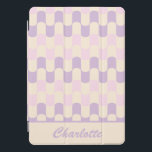 Cubierta Para iPad Pro Retro Pastel Geométrico Púrpura Rosa Personalizado<br><div class="desc">Este elegante estuche para iPad presenta un estilo moderno retro de mediados de siglo en tonos rosa pastel y lila,  personalizado con su nombre. ¡Buena idea de regalo!</div>