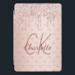 Cubierta Para iPad Pro Rosa de oro purpurina en monograma iniciales color<br><div class="desc">Personalice y agregue su nombre y letras de monograma, iniciales. Las iniciales del monograma como patrón en el fondo. Oro de rosa ondulado y femenino, color de fondo gradiente rosa. Decorada con goteo de oro rosa y rosado, con pinturas que gotean. Letras de color oro Rosa. El nombre se escribe...</div>