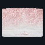 Cubierta Para iPad Pro Rosa Purpurina de oro Nombre personalizado de márm<br><div class="desc">Rosa Gold Purpurina Sparkle Marble Nombre personalizado iPad Cases and Covers cuenta con un purpurina de oro y un patrón de mármol rosa con su nombre personalizado. Personalizado editando el texto en el cuadro de texto proporcionado. Diseñado por ©Evco Studio www.zazzle.com/store/evcostudio</div>