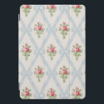 Cubierta Para iPad Pro Rosas de Victoria Rosa con Entramado Azul<br><div class="desc">Ramos de rosa rosado victoriano bonito con entramado diagonal de cintas azul pálido y arcos sobre fondo de concha suave con puntos grises sutiles. El diseño es transparente y escalable.</div>
