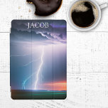 Cubierta Para iPad Pro Tornillo relámpago con firma de agua<br><div class="desc">Experimente la potencia cruda y la belleza de un rayo que golpea el agua por la noche con esta extraordinaria cubierta personalizada. Proteja su tablet con estilo mientras lleva consigo una representación cautivadora de las fuerzas de la naturaleza dondequiera que vaya. Dejar que las electrizantes obras de arte de tu...</div>