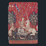 Cubierta Para iPad Pro Vista de Tapices Medievales de Lady y Unicorn<br><div class="desc">La dama y los tapices de unicornio presentan a una mujer medieval en varias poses, cada una representa uno de los cinco sentidos, y una sexta escena con palabras en la tienda Mon Seul Désir (mi único deseo). Siendo algunas de las obras de arte medievales más famosas del mundo, estos...</div>