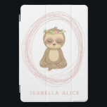 Cubierta Para iPad Pro Zen rosa dulce Yoga Lotus Arte Personalizado<br><div class="desc">Un bonito ilustracion artístico de una tranquila pereza en el loto de yoga,  personalizado con tu nombre.</div>