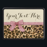 Cubierta Para Remolque Chica Leopard Print Baby Pink Bow<br><div class="desc">Impresión de leopardo con sutilmente suave rosa Bow gran accesorio para una Baby Shower Chica o la muchacha femenina femenina con un estilo de moda y moderno. Los tonos dorados y el leopardo negro o el chita de safari animal salvaje son moda y elegante.</div>