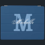 Cubierta personalizada para iPad magnético monogra<br><div class="desc">Cubierta personalizada para iPad magnético monograma | Azul marino y blanco. Cubierta de nombre personalizada con letra monogramada. Texto vintage y elegante de la tipografía del guión. Buena idea de regalo para cumpleaños o Navidades. Adecuado para hombres,  mujeres y niños.</div>