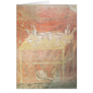 Cubiertos en una tabla