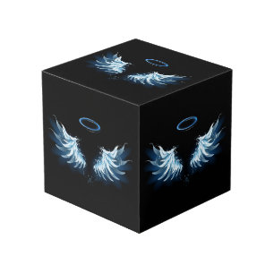 Cubo Alas del Ángel Azul brillante sobre fondo negro