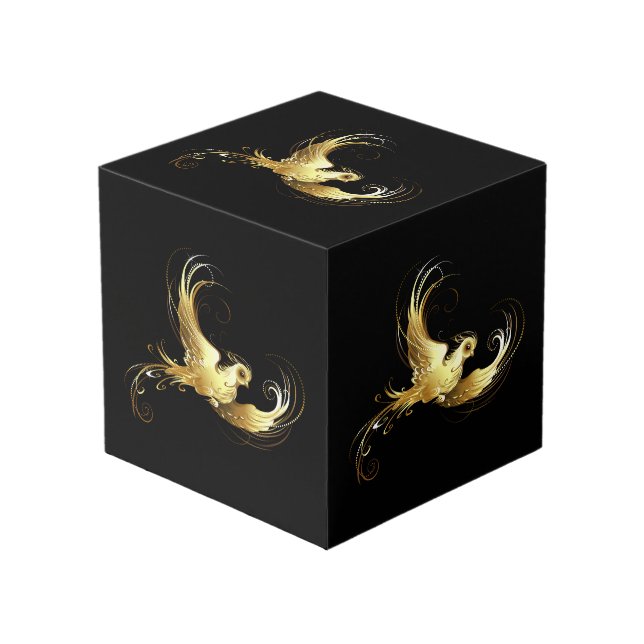 Cubo Ave dorada sobre fondo negro (Angulo Anverso)