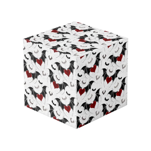 Cubo Corazón de Halloween con alas de murciélago negro (Angulo Anverso)