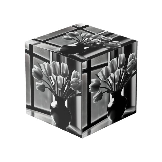 Cubo "Elegancia monocroma: Vida fija del tulipán blanco (Angulo Anverso)