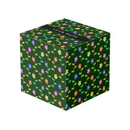 Cubo Flores de colores, fondo verde, negro