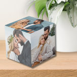 Cubo Foto de pareja de recién casados personalizada com<br><div class="desc">Crea tu propio recuerdo especial con este cubo de fotos personalizado, diseñado para mostrar cinco fotos diferentes de la feliz pareja. Perfecto para recién casados, este cubo de fotos captura momentos preciados de "recién casados" y es una adición única a cualquier escritorio de oficina, decoración del hogar o como regalo...</div>
